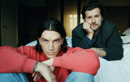 LANY hizo del desamor una fiesta suave en Lollapalooza Chile 2026